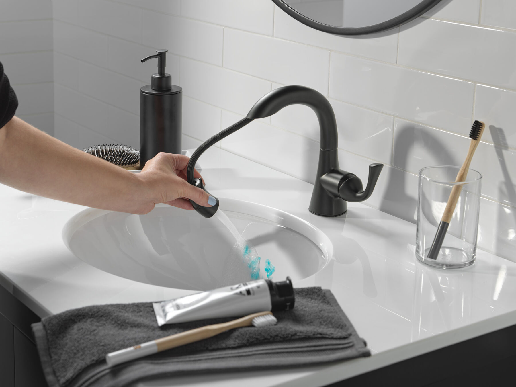 Single Handle PullDown Bathroom Faucet in Matte Black 15764LFBLPD