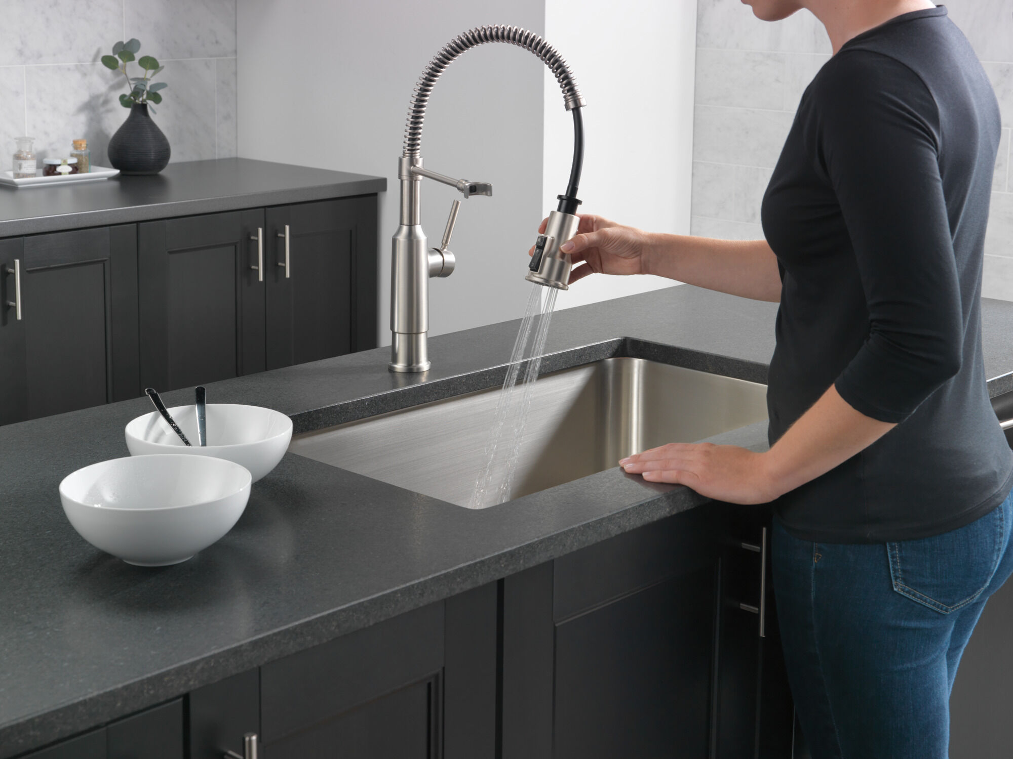 Single-Handle Pull-Down Spring Kitchen Faucet (Recertified) in
