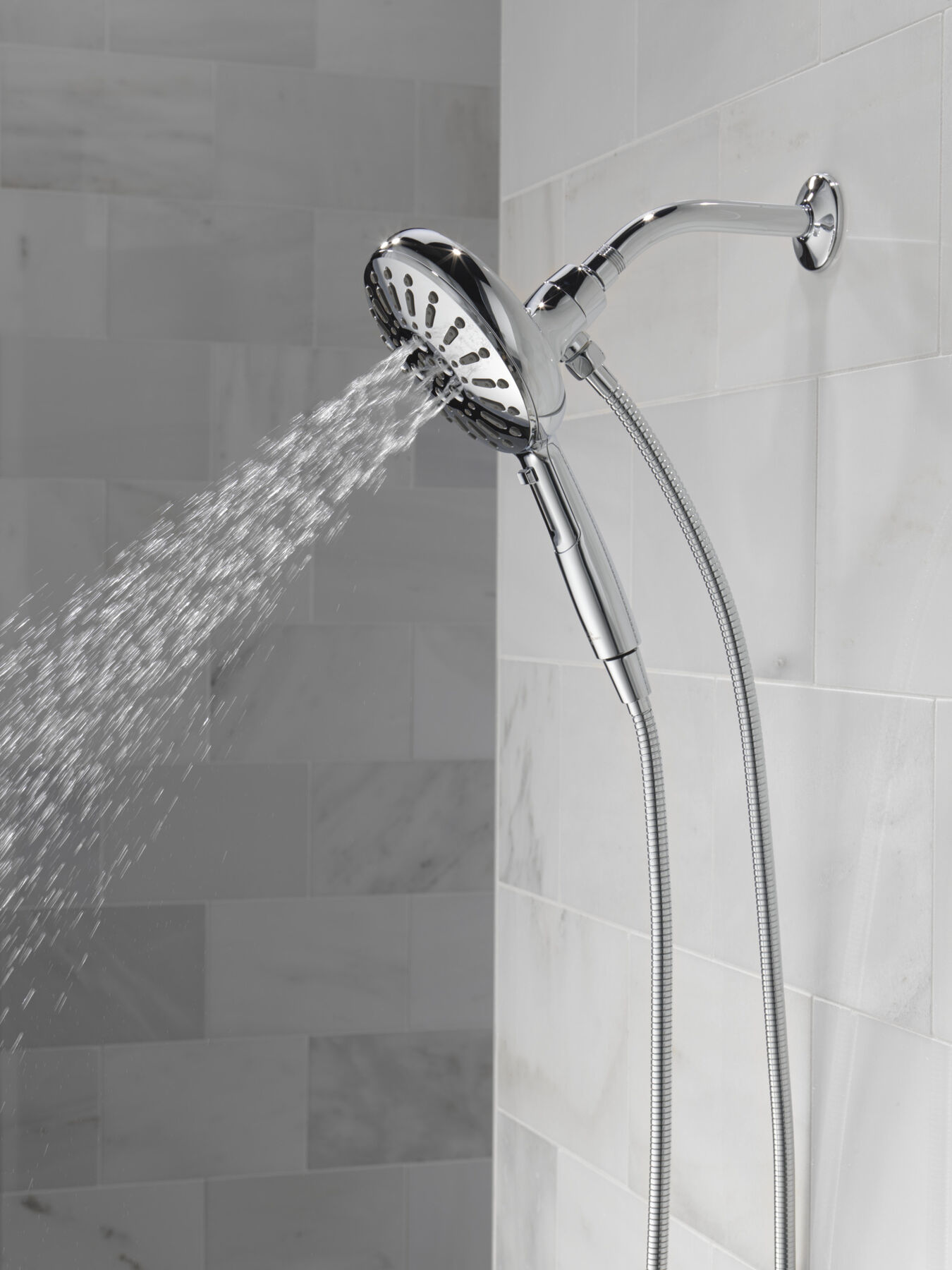 7-Setting SureDock&reg; Magnetic Hand Shower