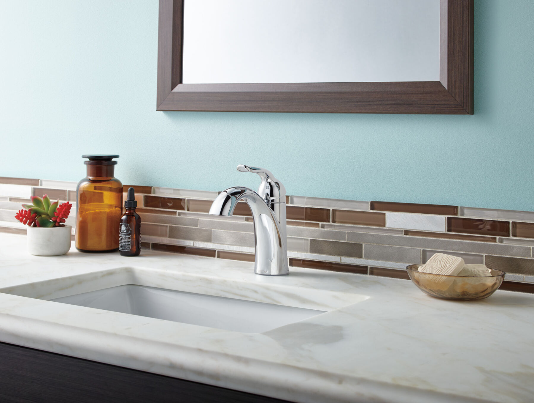 Single Handle Bathroom Faucet in Chrome — thumbnail 2