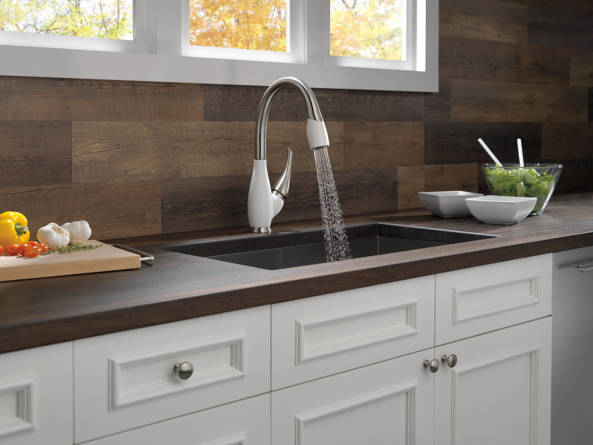 Single Handle Pull-Down Kitchen Faucet in Stainless / White 9158