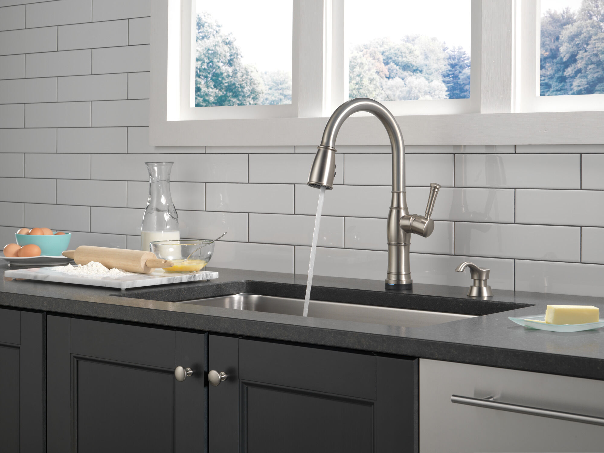 Single Handle Pull-Down Kitchen Faucet with Touch2O® Technologyand