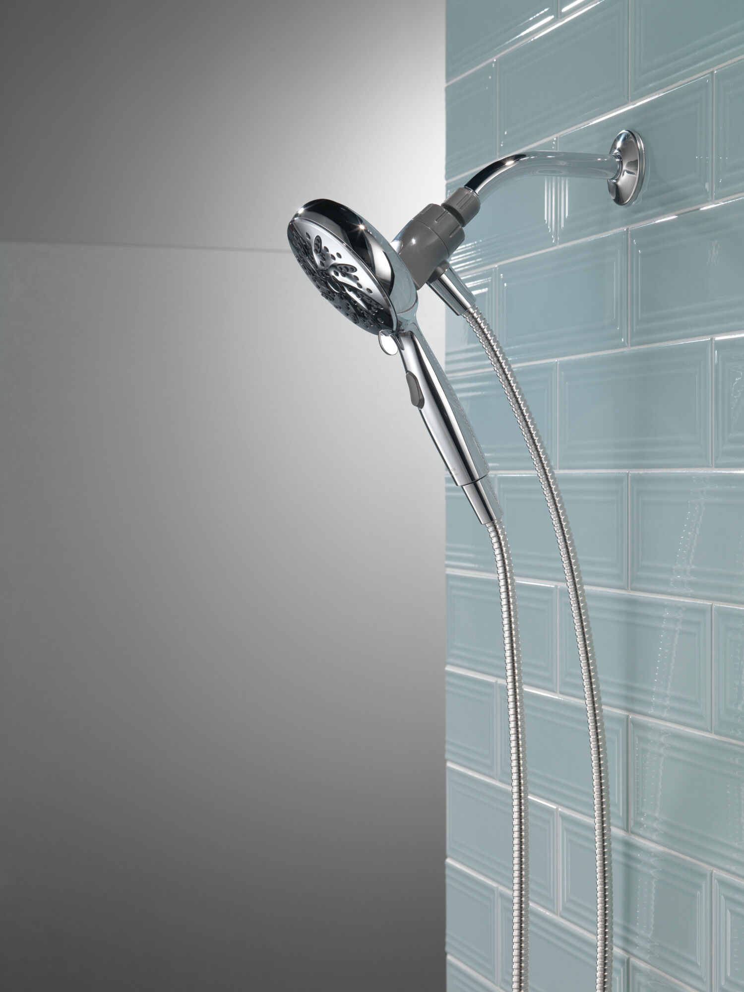 6-Setting SureDock® Magnetic Hand Shower in Chrome 75689 | Delta