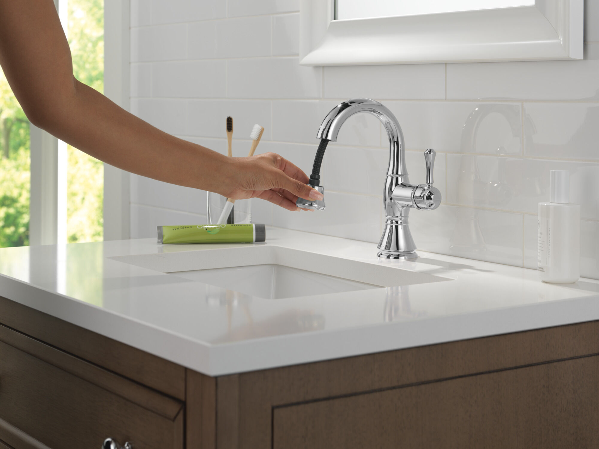 デルタページ Single Handle Pull-Down Bathroom Faucet in Chrome 597-PD-DST