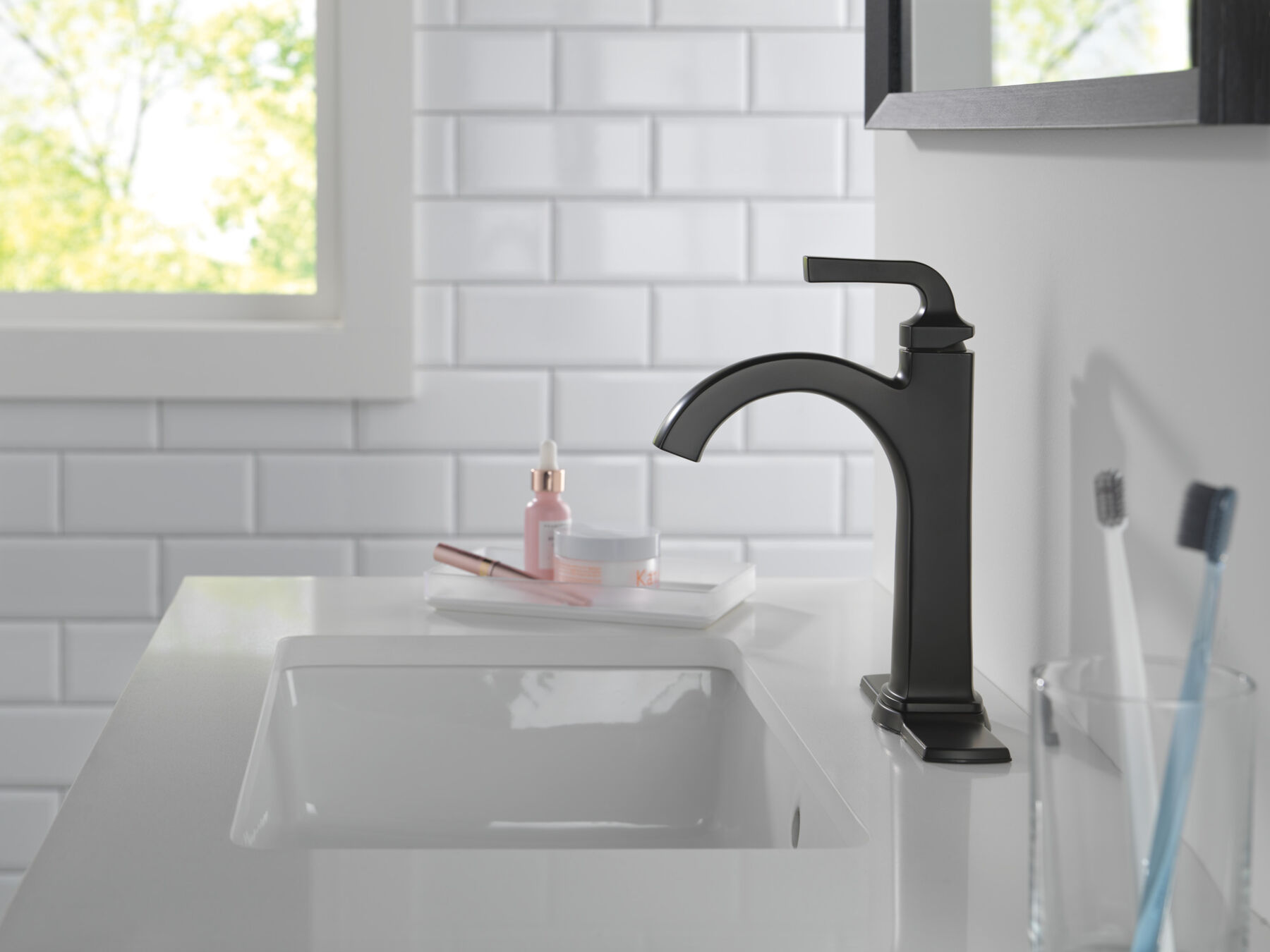 Single Handle Bathroom Faucet in Matte Black 15854LF-BL | Delta Faucet
