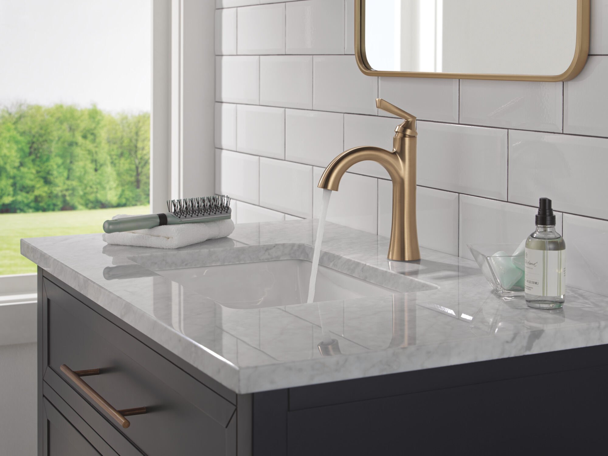 Single Handle Bathroom Faucet in Champagne Bronze 15874LF-CZ