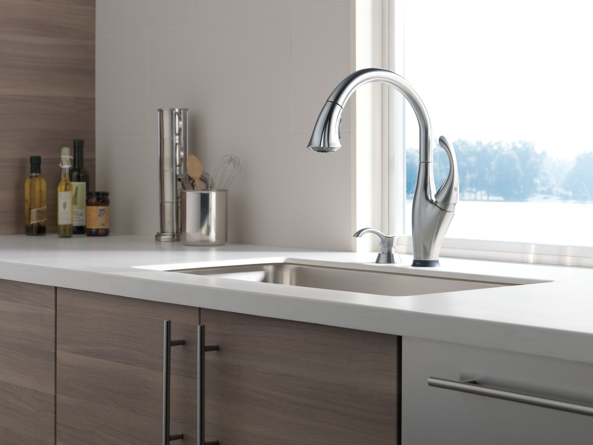 Single Handle Pull-Down Kitchen Faucet with Touch2O® Technology