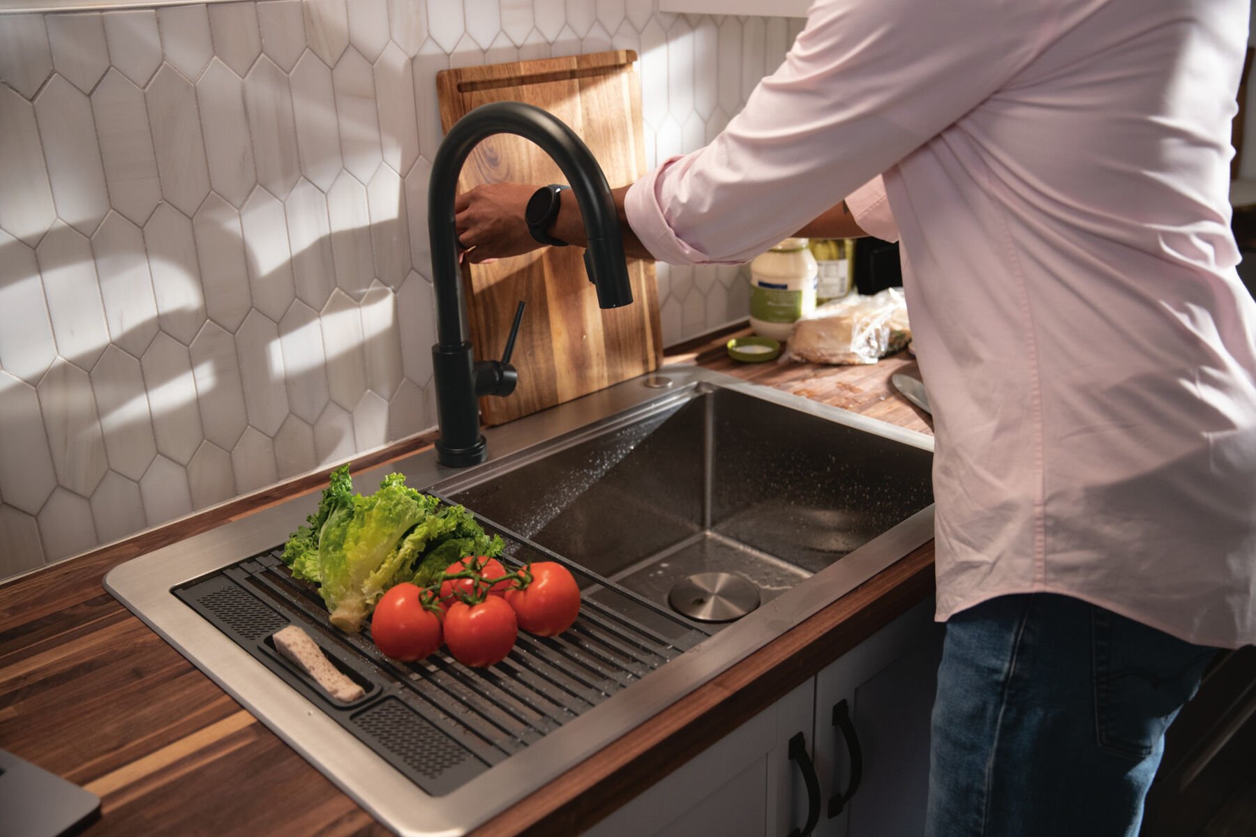 Single Handle Pull-Down Kitchen Faucet with Touch<sub>2</sub>O&reg; Technology