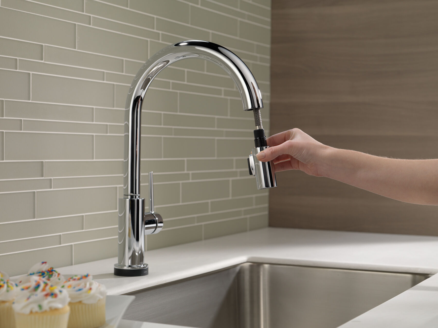 VoiceIQ® Single-Handle Pull-Down Kitchen Faucet with Touch<sub>2</sub>O® Technology, image 3
