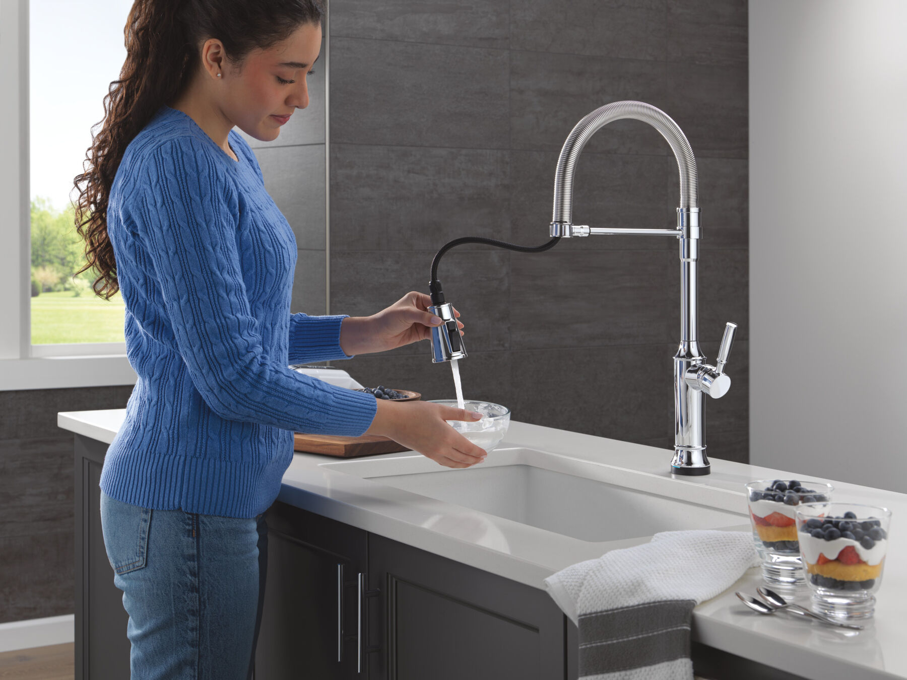 Touch2O® Technology Kitchen Faucet with Touchless Technology, image 3