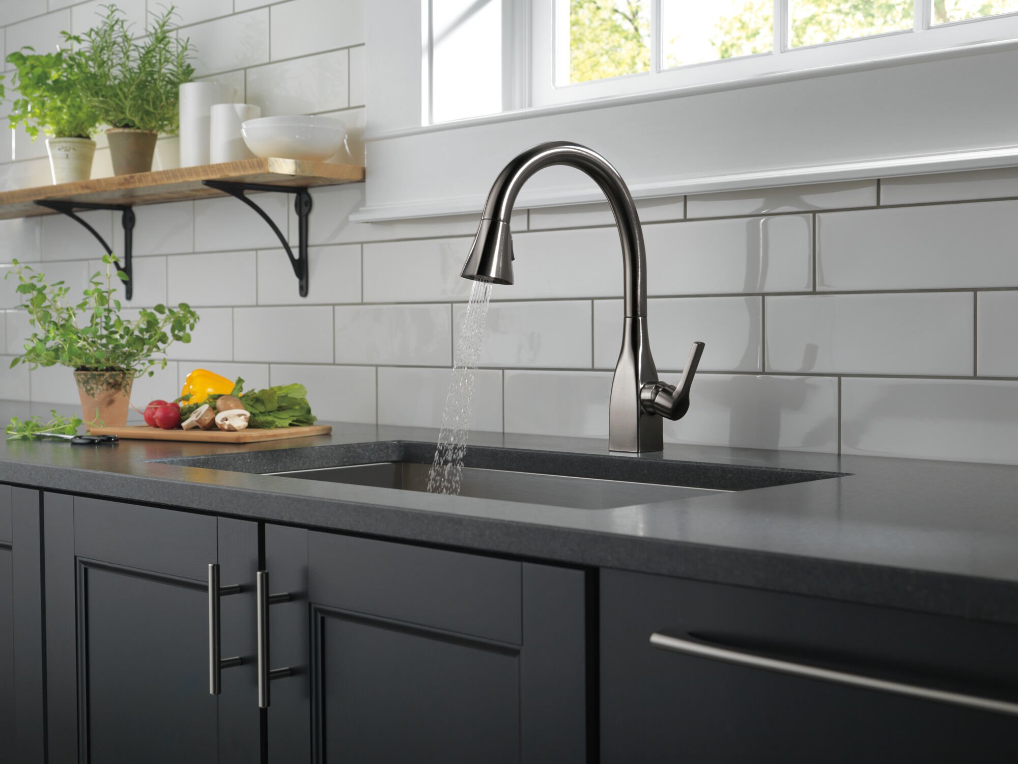 Pull-Down Kitchen Faucet 1L (Recertified) in Black Stainless 9183