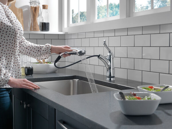 delta linden single handle pullout kitchen faucet