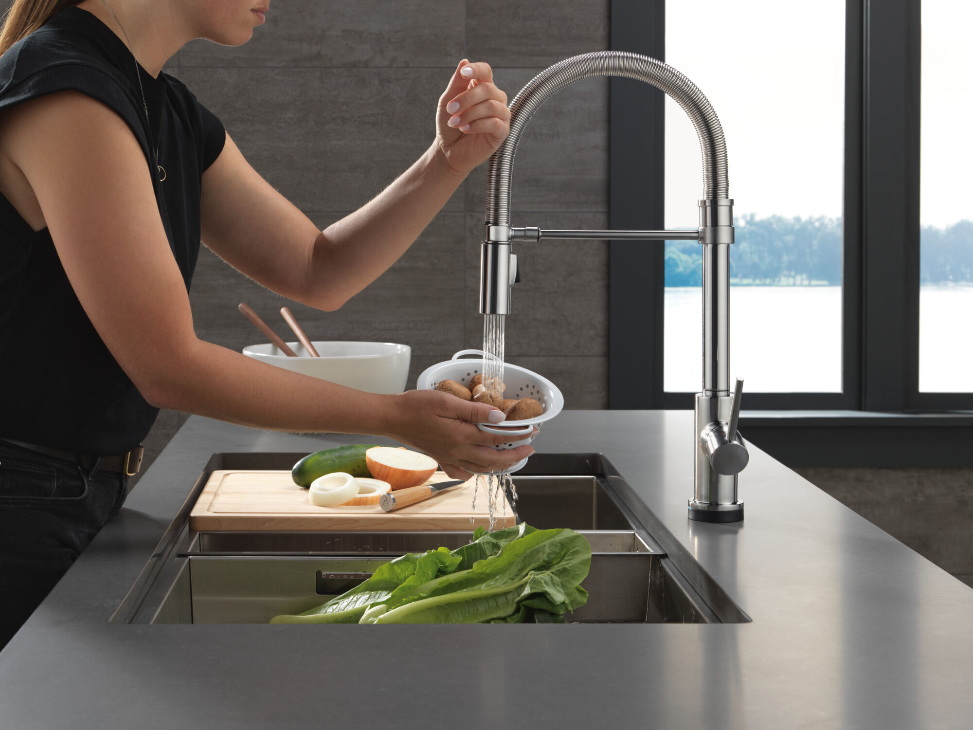 Touch2O® Technology Kitchen Faucet with Touchless Technology in