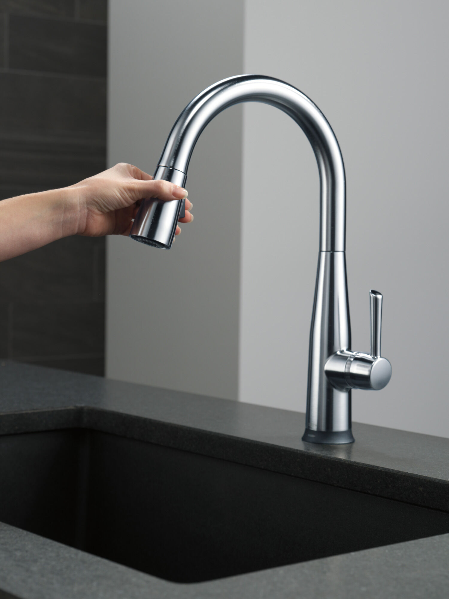Single Handle Pull-Down Kitchen Faucet with Touch2O® Technology in 