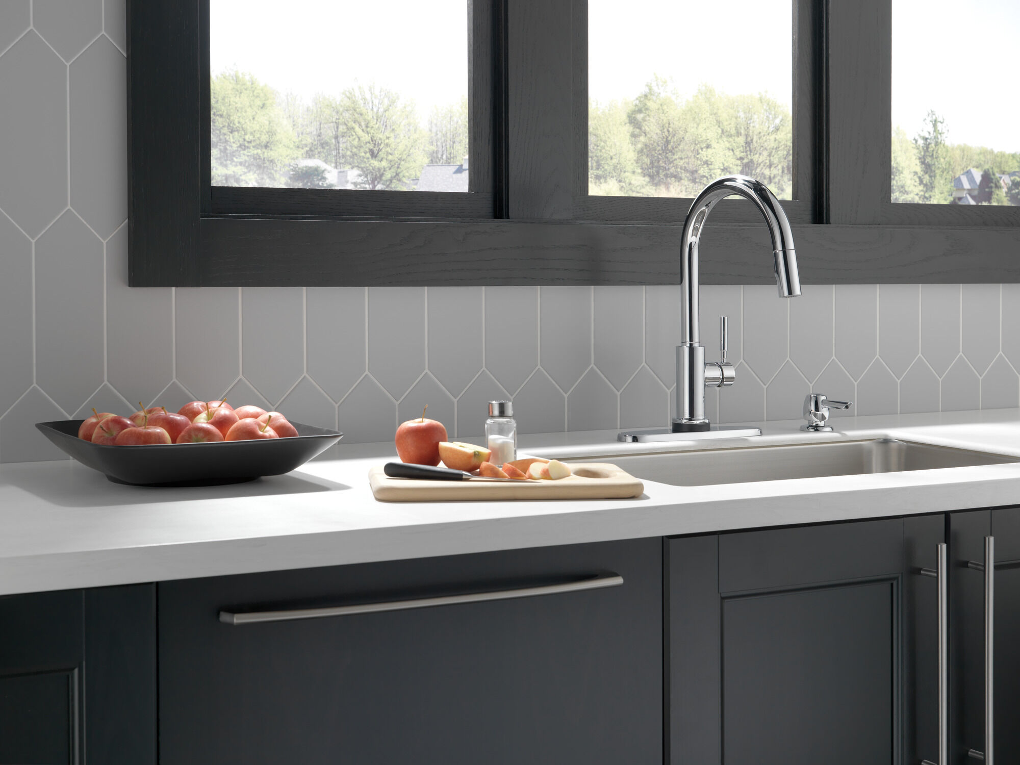 Single Handle Pull-Down Kitchen Faucet with Touch2O® Technologyand