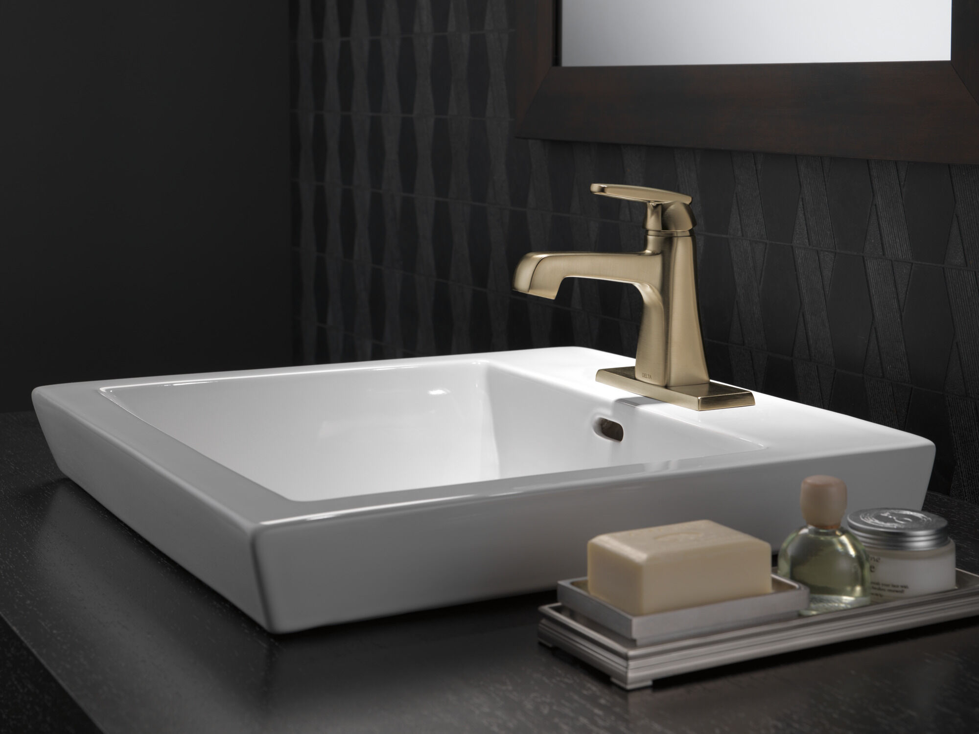 Single Handle Bathroom Faucet in Champagne Bronze 564-CZMPU-DST