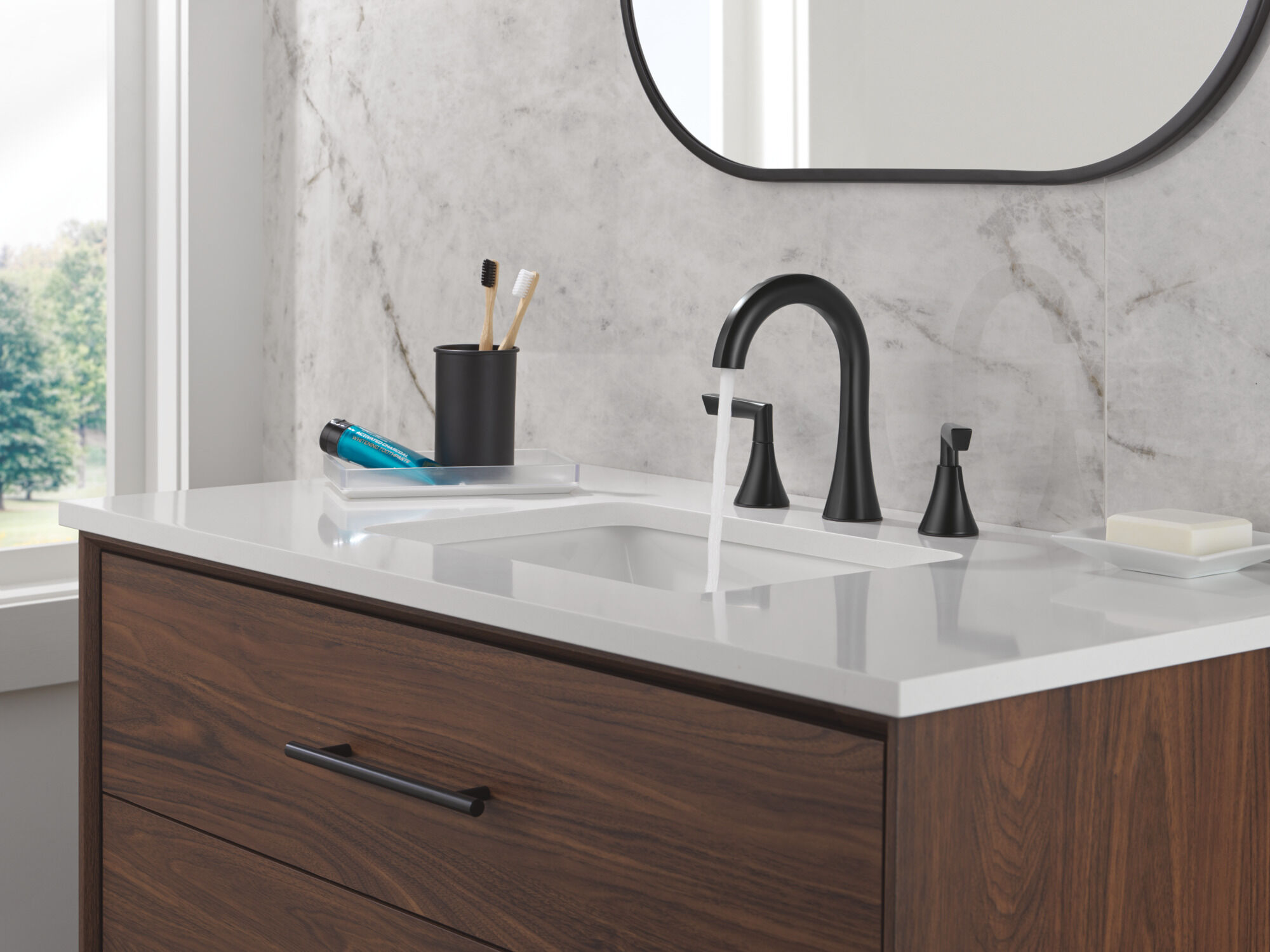 Two Handle Widespread Bathroom Faucet in Matte Black 35874LF-BL