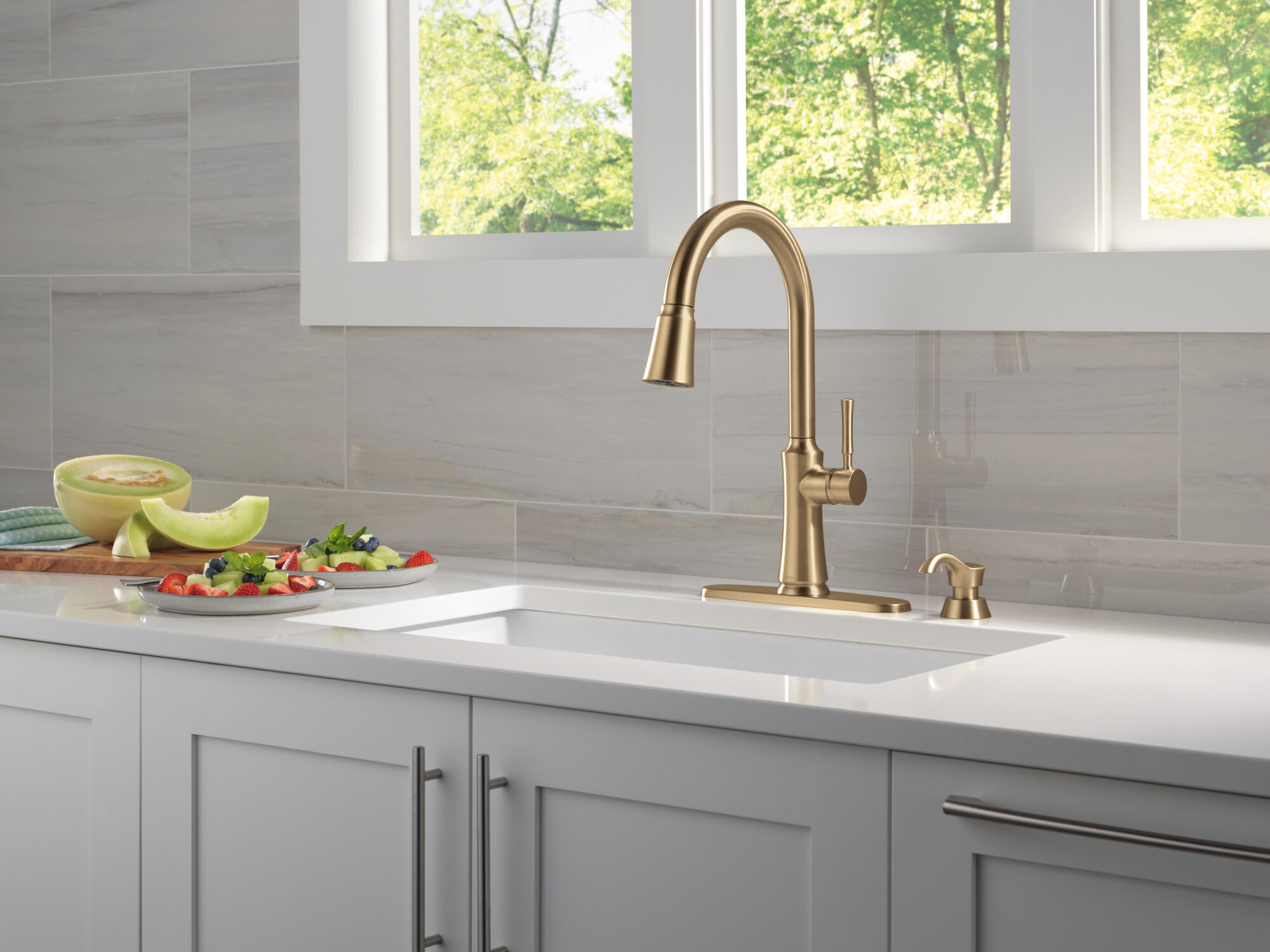 Single Handle Kitchen Pull-Down Faucet w/ Soap Dispenser in