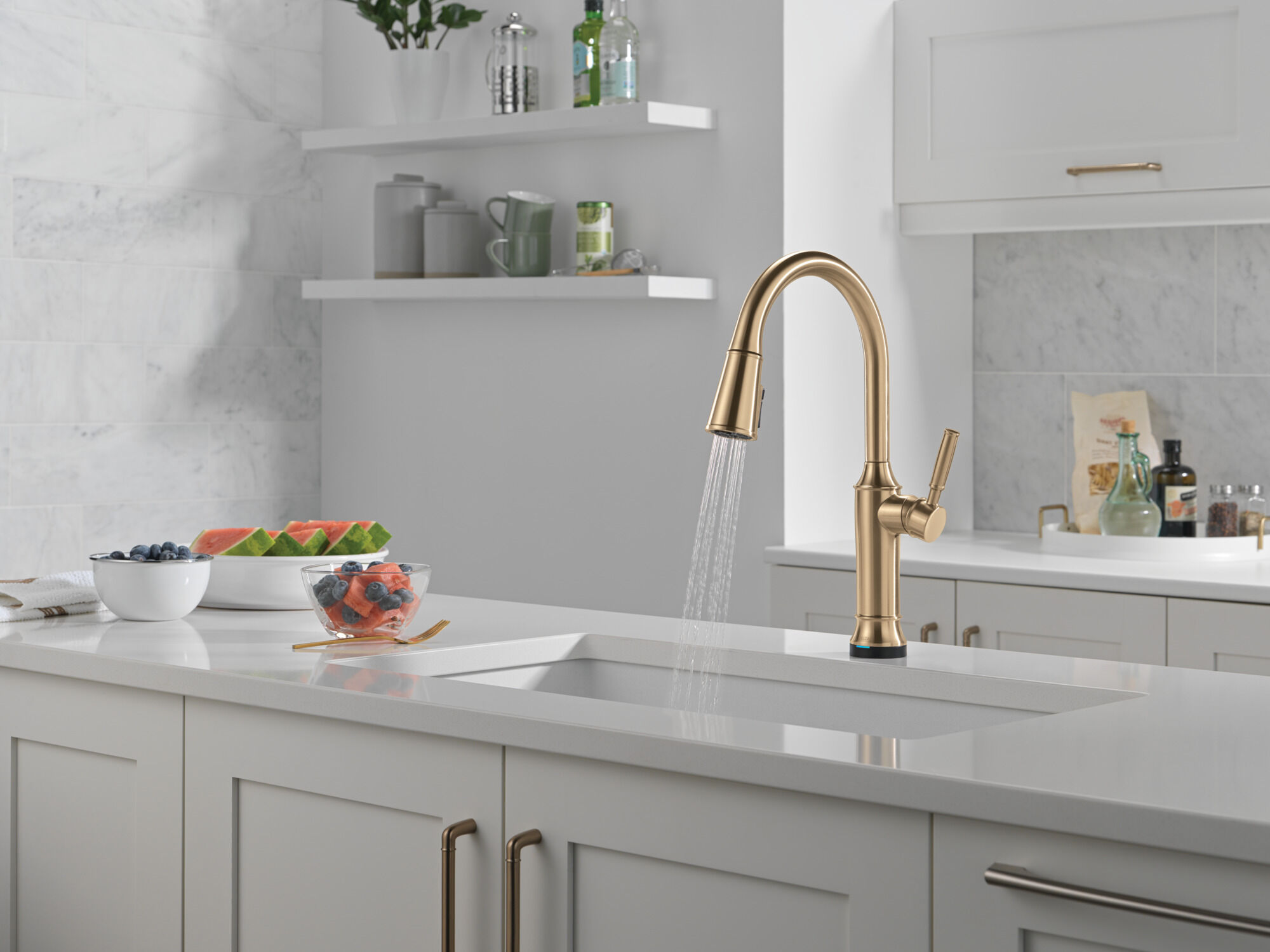 PURIFICACION GARCIA✨ベルテッド　ソフトレザー　ゴールド金具 Litze® | Pull-Down Faucet with Angled Spout and Industrial Handle