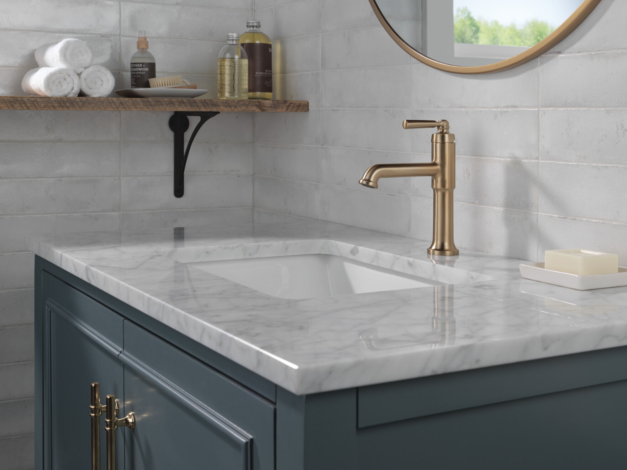 Single Handle Bathroom Faucet in Champagne Bronze 536-CZMPU-DST