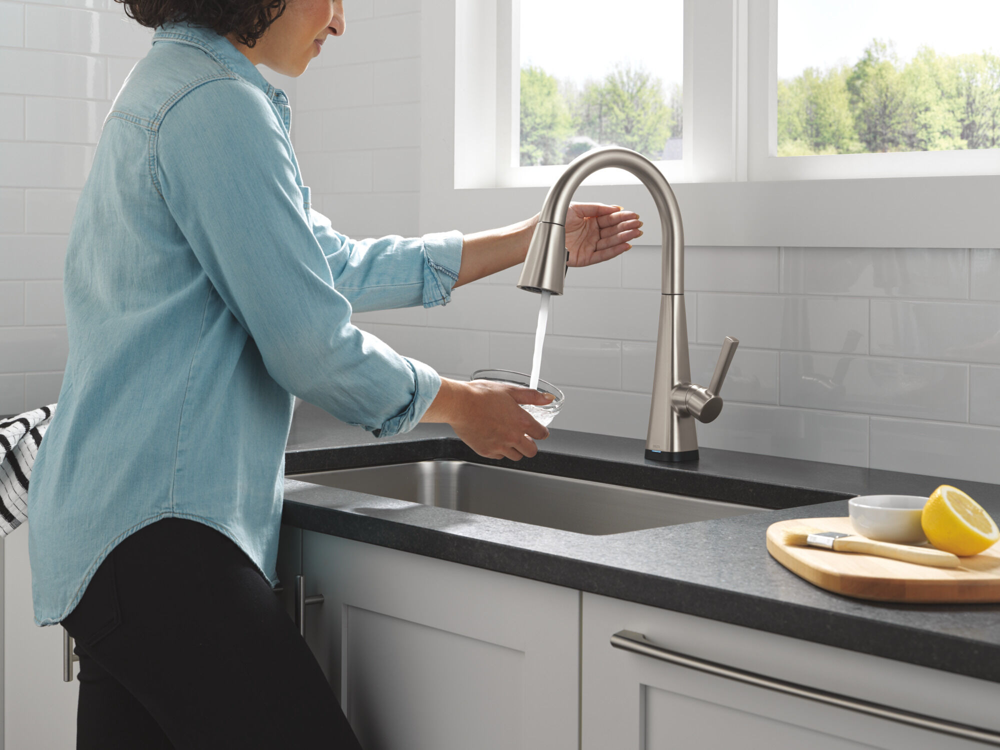 京商　オールドタイマーSouthernDragon Single-Handle Pull-Down Kitchen Faucet with Touch2O® Technology in