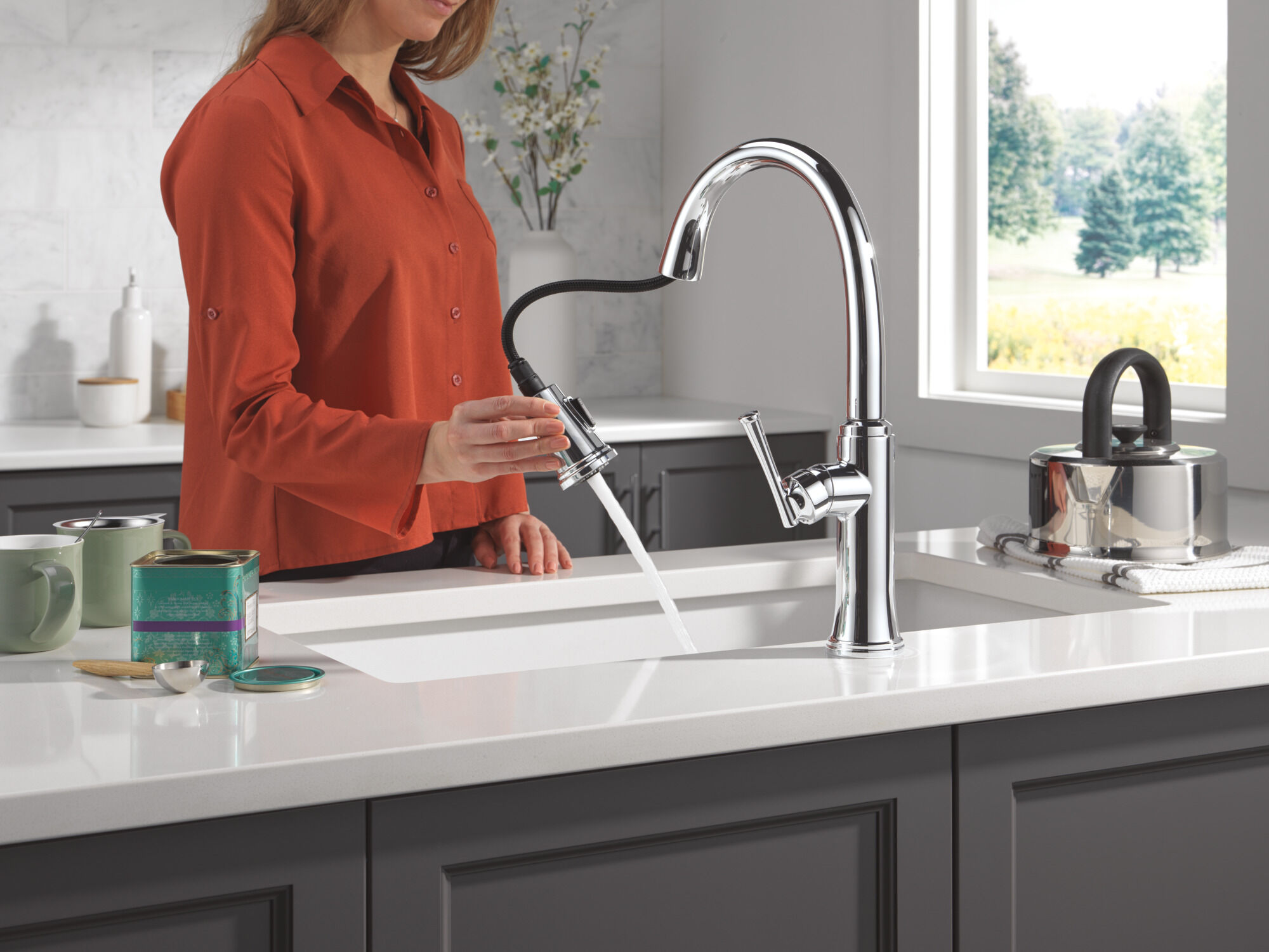 Single Handle Pull-Down Kitchen Faucet in Chrome 19842-DST | Delta