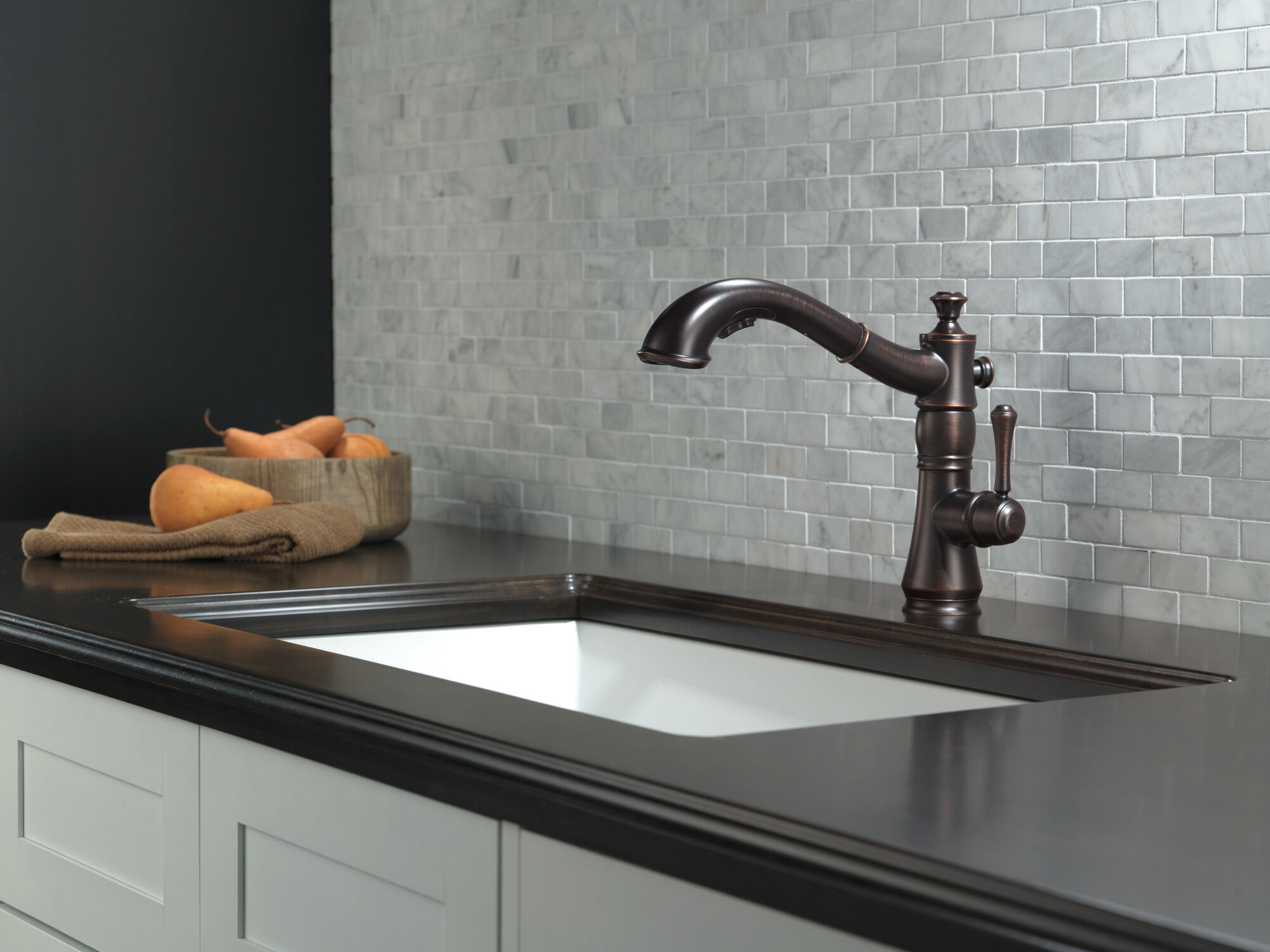 デサンント Single Handle Pull-Out Kitchen Faucet in Venetian Bronze 4197-RB