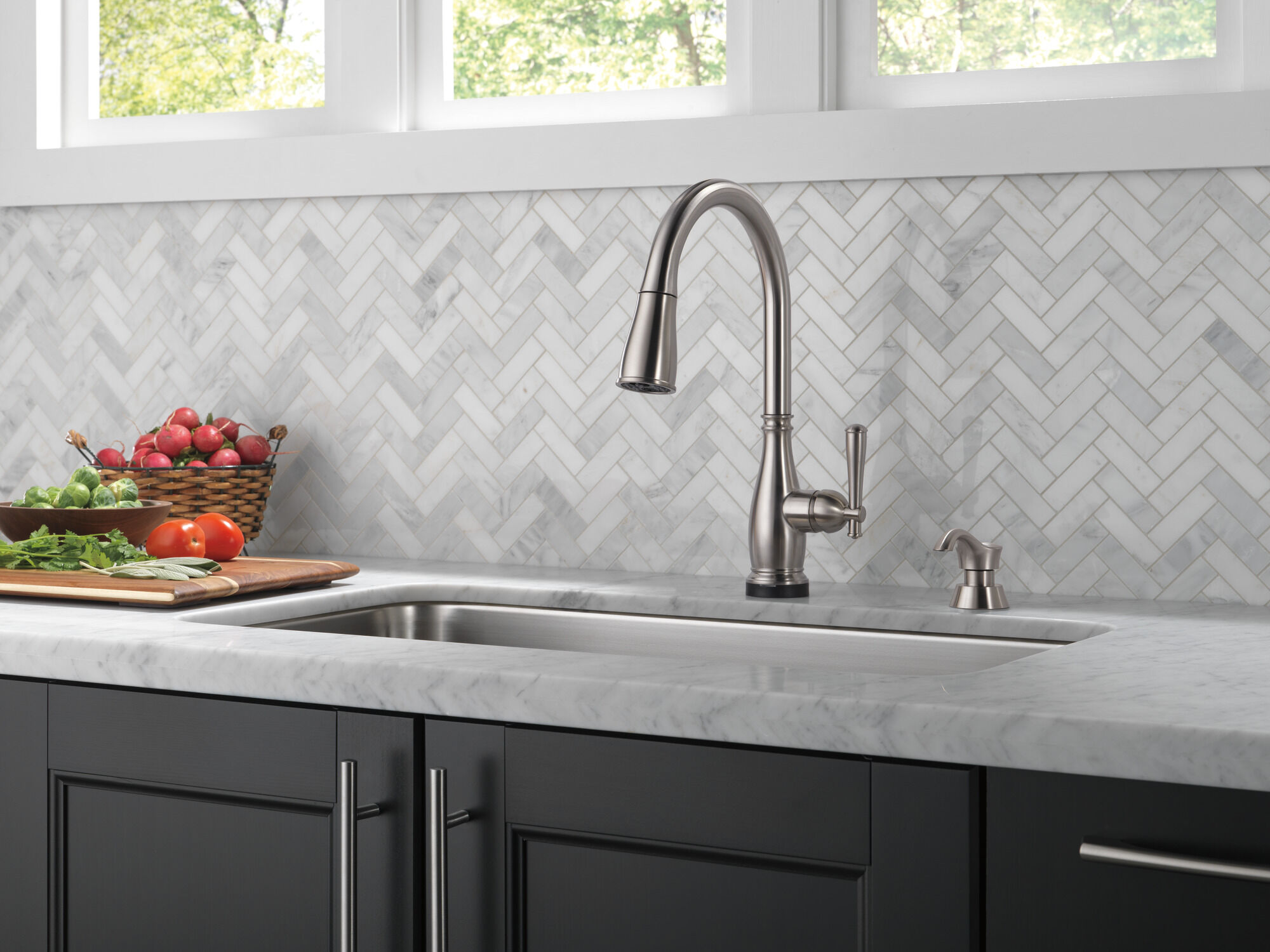 Single Handle Pull-Down Kitchen Faucet with Touch2O® and