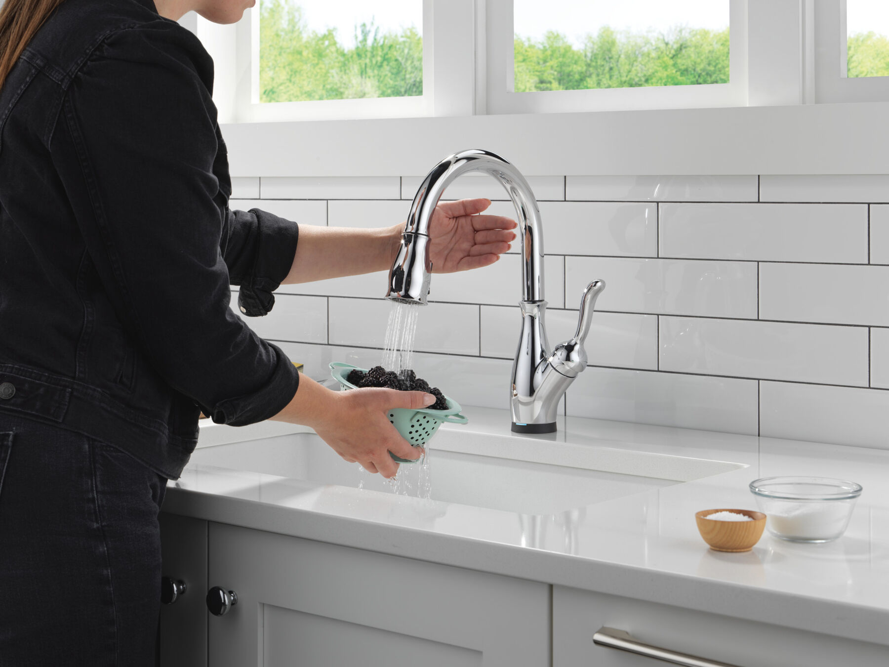 VoiceIQ® Kitchen Faucet with Touch2O® with Touchless Technology in