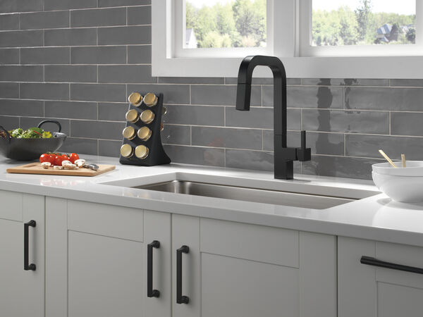 Single-Handle Pull-Down Kitchen Faucet