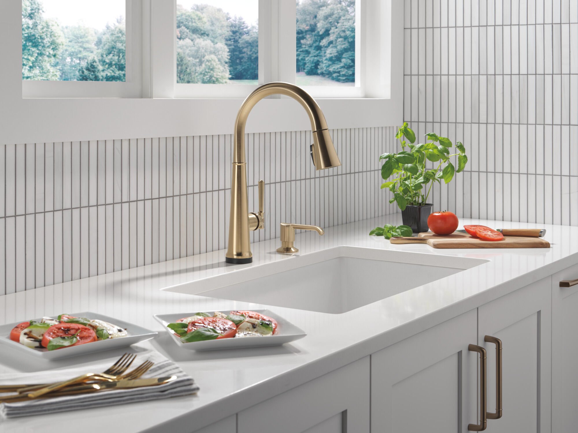 Touch2O® Technology Kitchen Faucet with Touchless Technology in