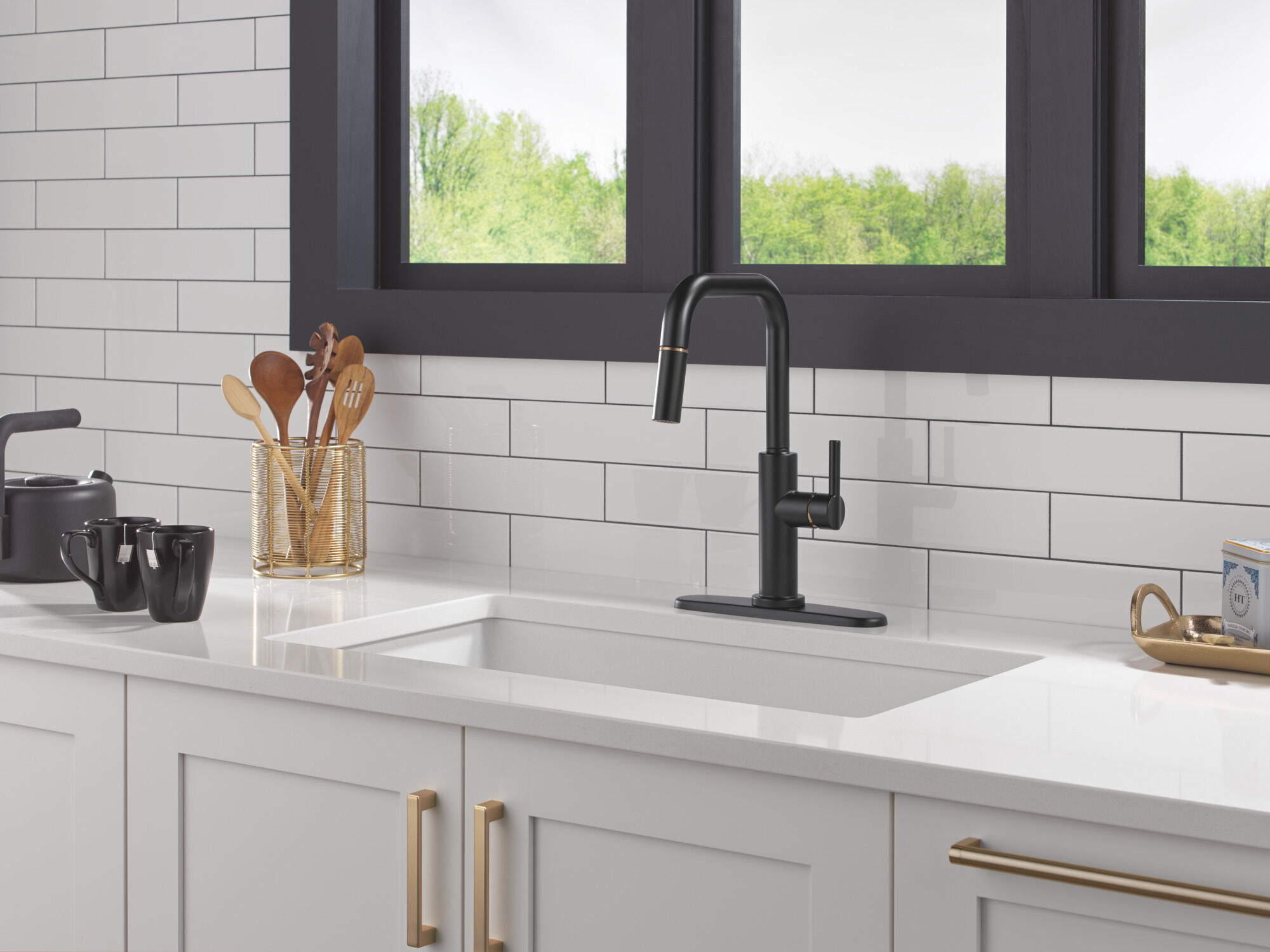 Single Handle Pull-Down Kitchen Faucet in Matte Black / Champagne