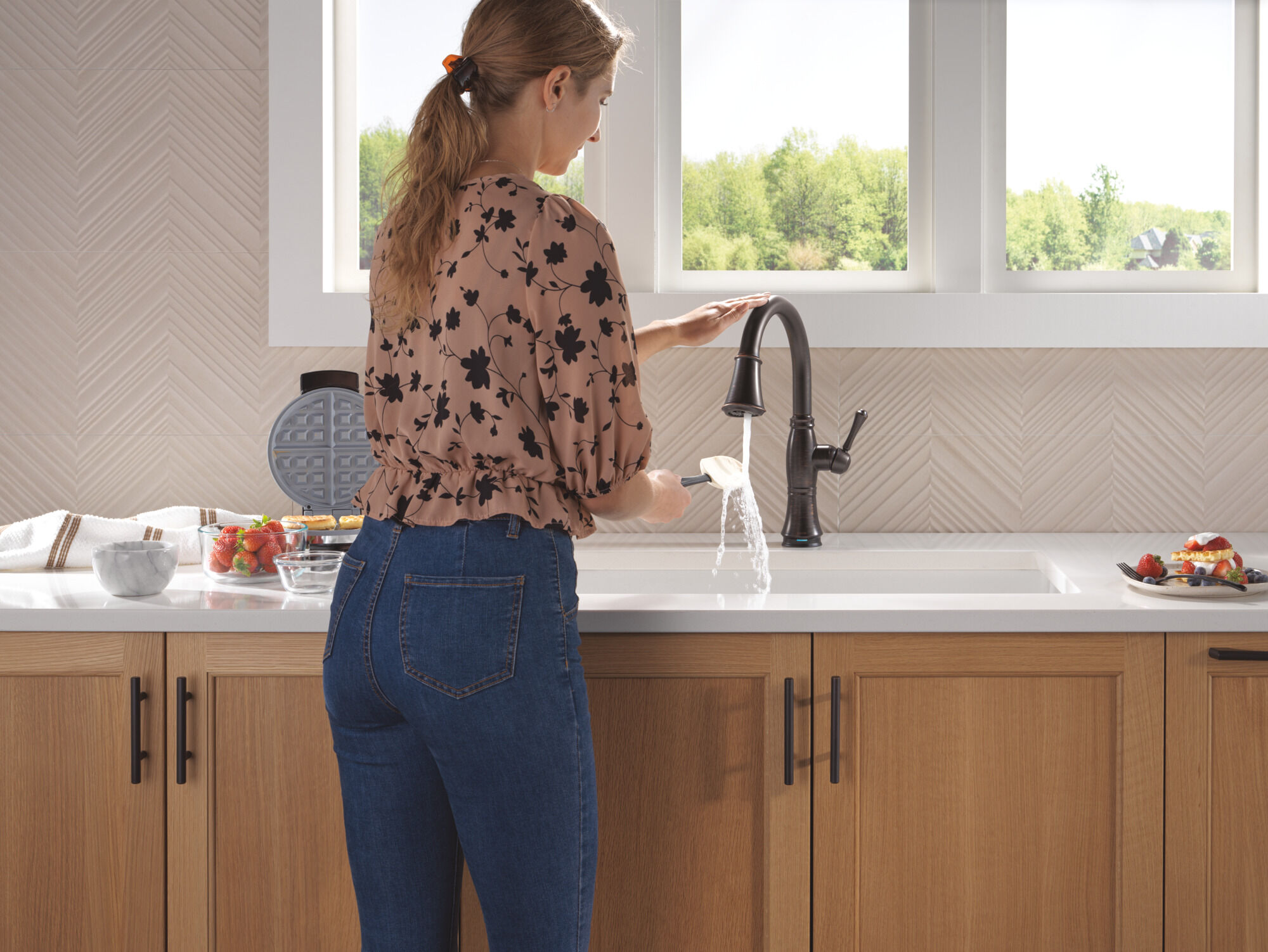 Touch2O® Technology Kitchen Faucet with Touchless Technology in