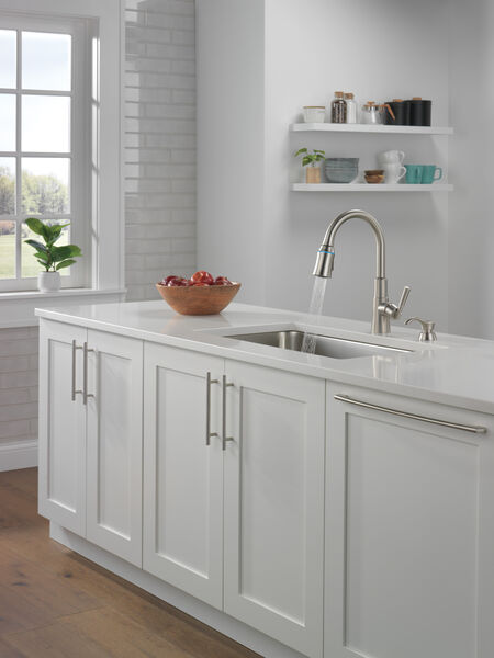 single handle pull down kitchen faucet 19791l spsd dst delta faucet