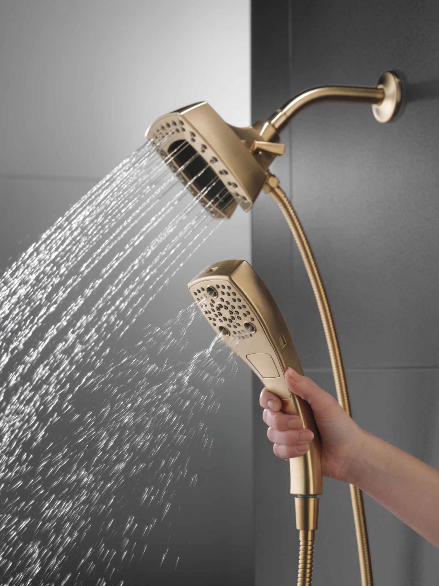 アーテルゴルギーニ　b ② H2Okinetic® In2ition® 5-Setting Two-in-One Shower in Lumicoat