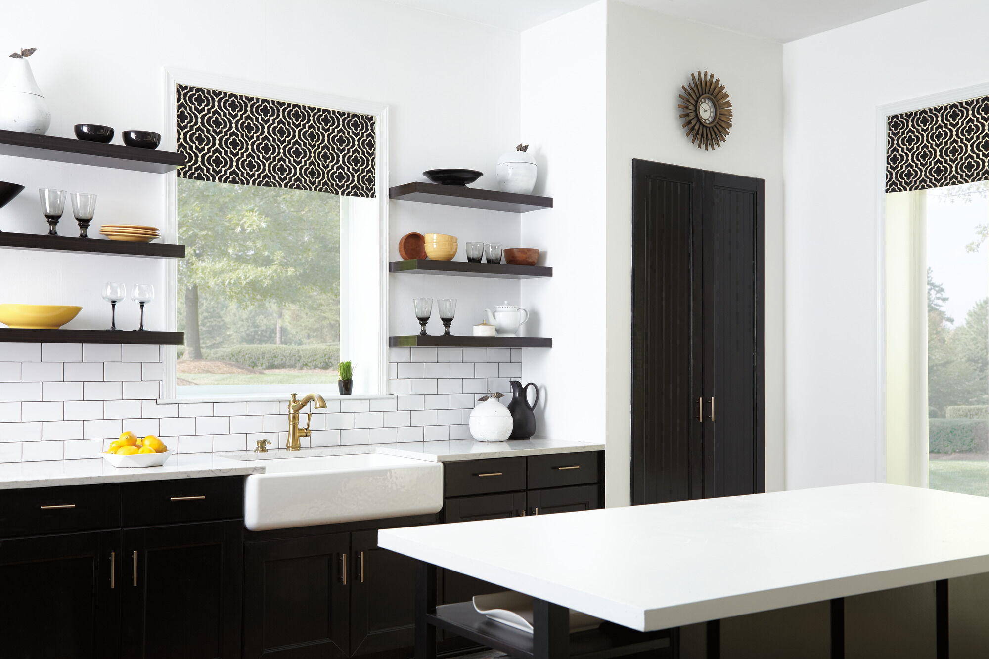 Single Handle Pull-Out Kitchen Faucet in Champagne Bronze 4197-CZ