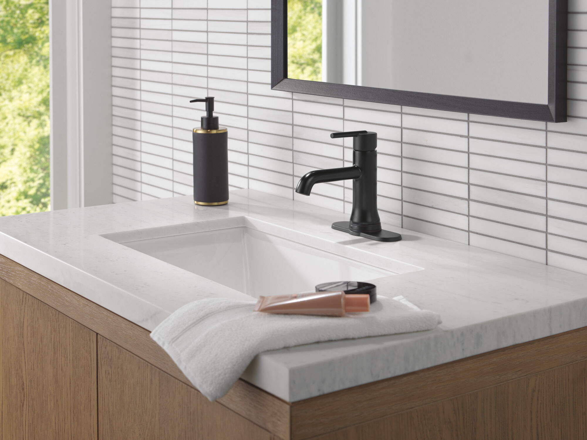 Touch2O Bathroom Faucet with Touchless Technology in Matte Black