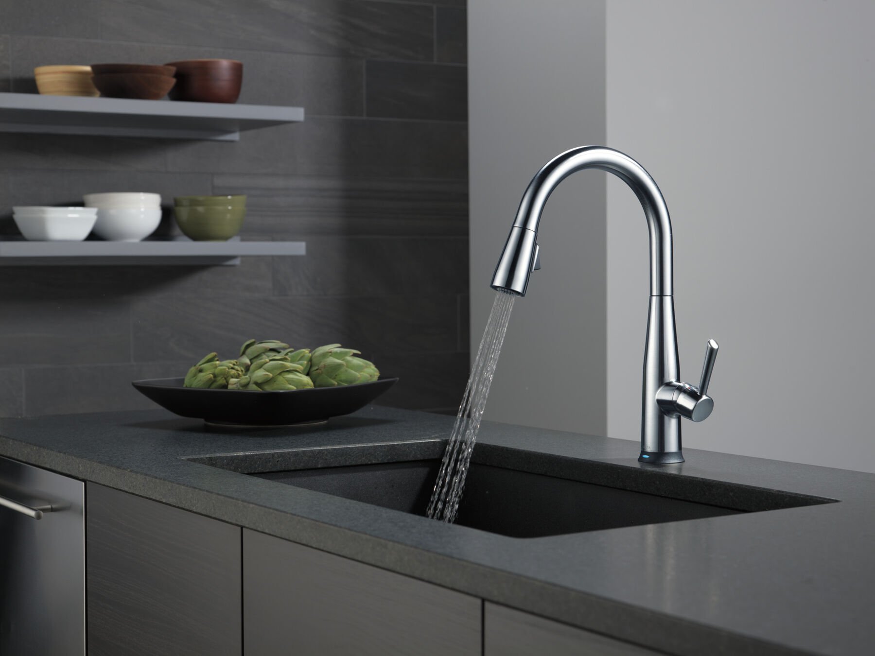 Single Handle Pull-Down Kitchen Faucet with Touch<sub>2</sub>O&reg; Technology Technology (Recertified)