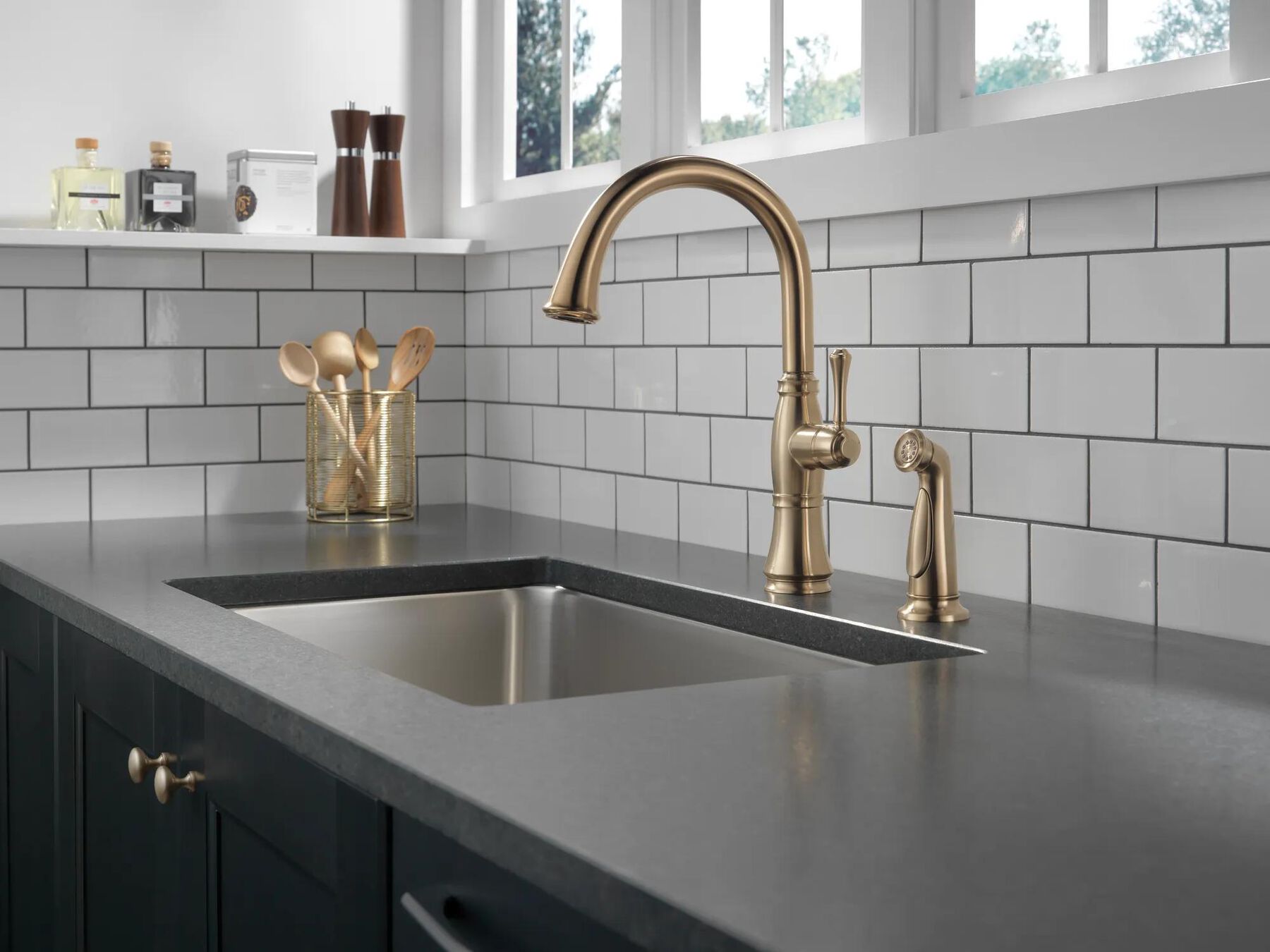 Single Handle Kitchen Faucet with Spray