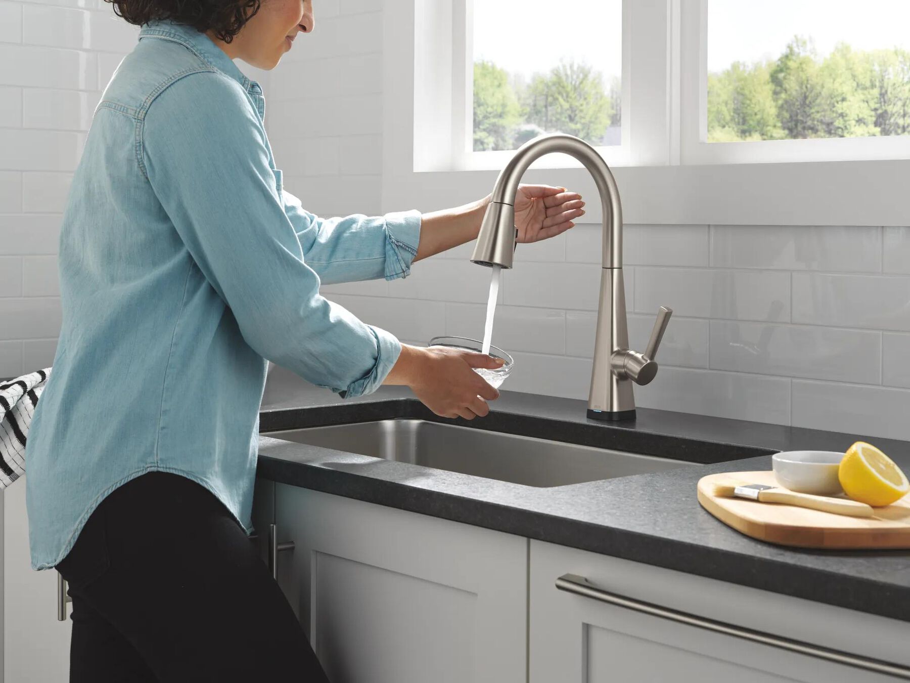 Single-Handle Pull-Down Kitchen Faucet with Touch<sub>2</sub>O&reg; Technology (Recertified)