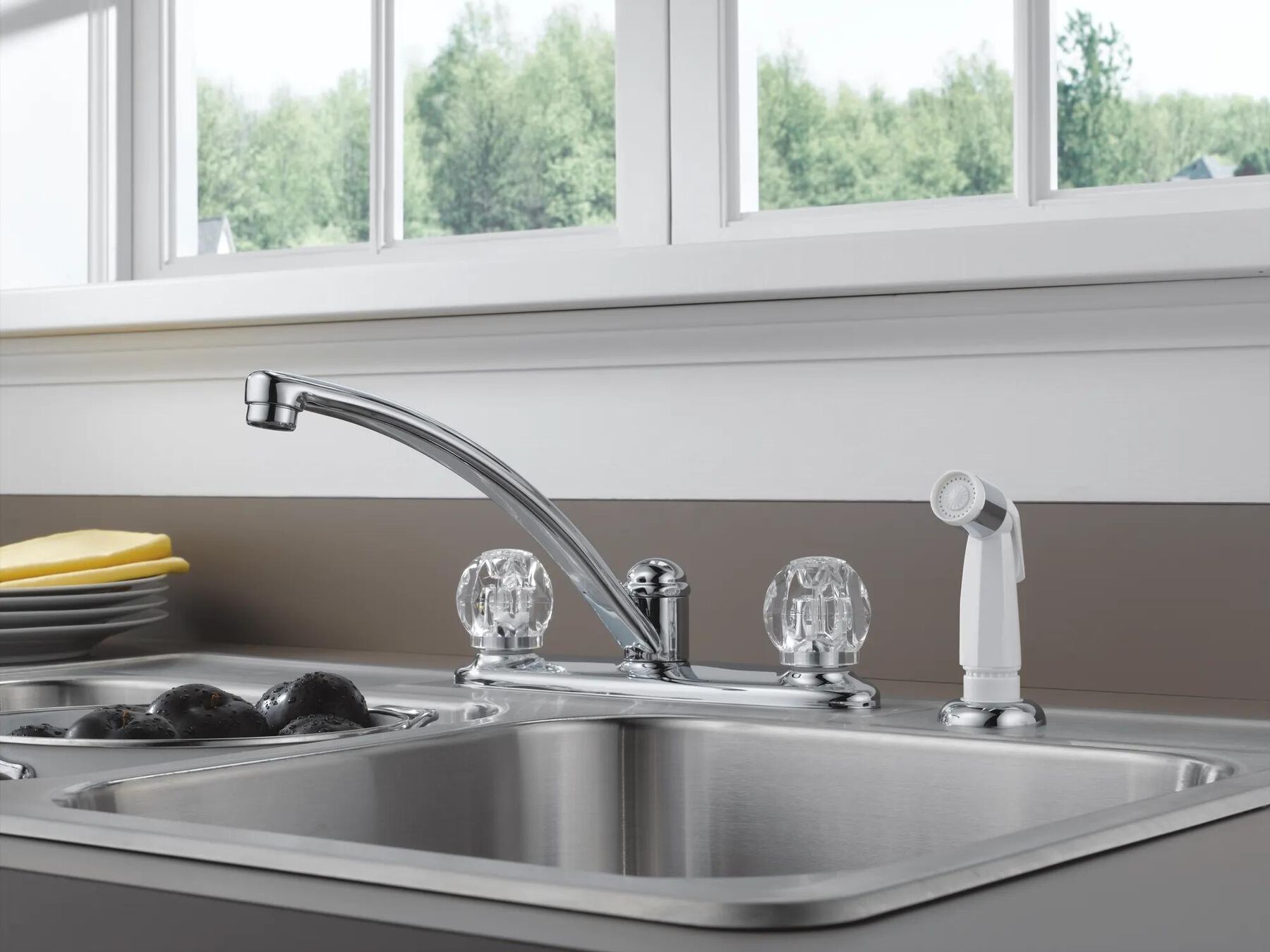 Two Handle Kitchen Faucet with Spray