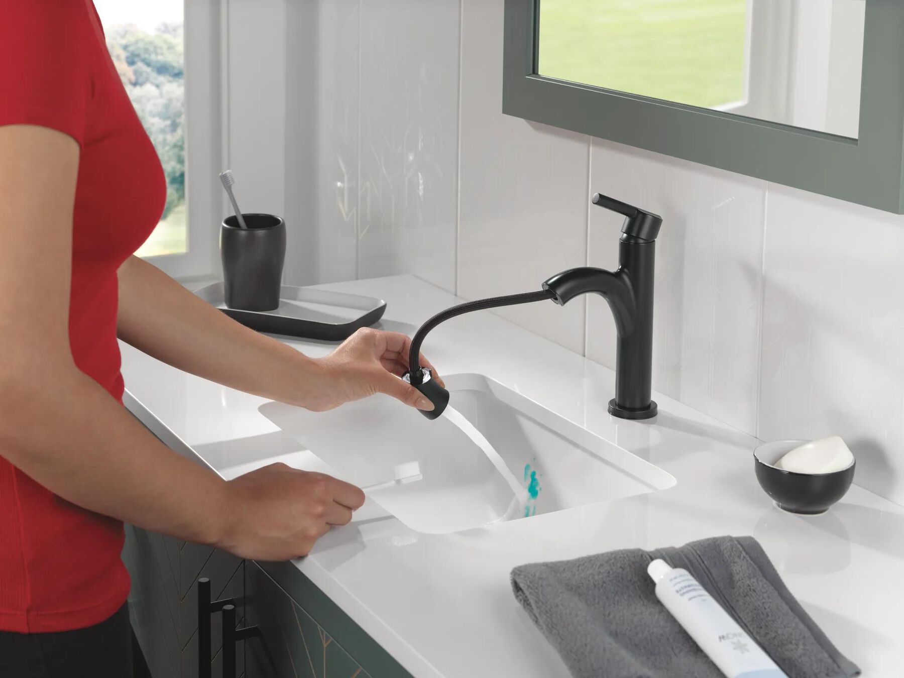 Single Handle Pull-Down Bathroom Faucet (Recertified)
