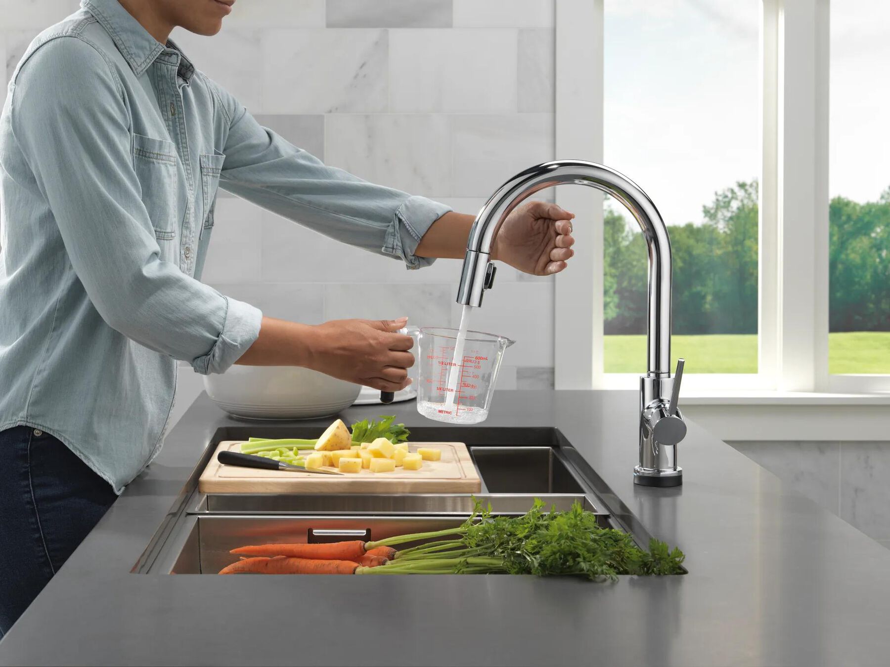 Touchless Pull-Down Kitchen Faucet (Recertified)