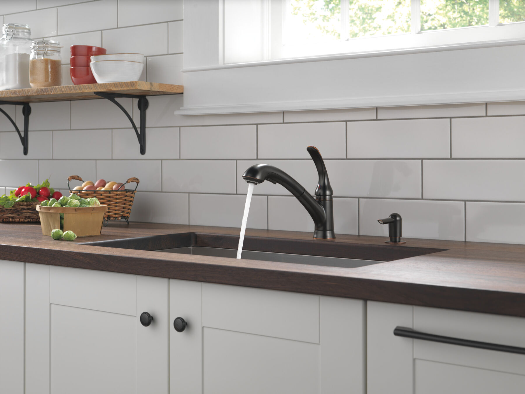 Single Handle Pull-Out Kitchen Faucet with Soap Dispenser (Recertified)