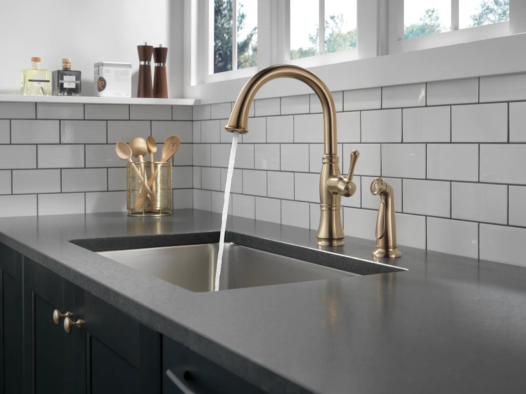 Single Handle Kitchen Faucet with Spray