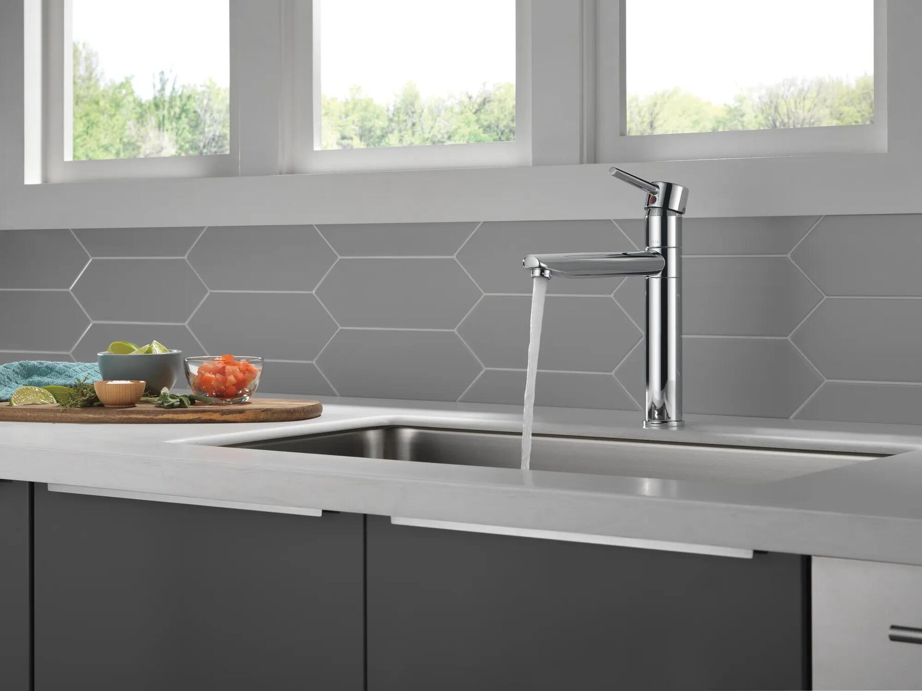 Single Handle Kitchen Faucet (Recertified)