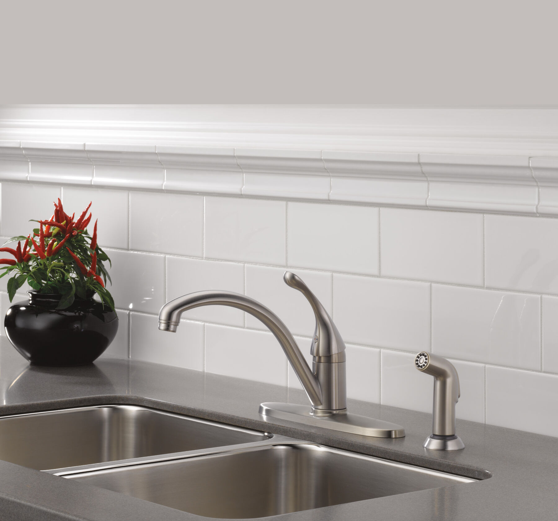 Single Handle Kitchen Faucet with Spray