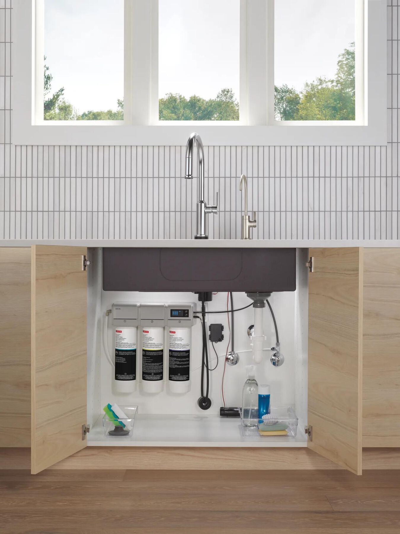 Touch2O&reg; Technology Kitchen Faucet with Touchless Technology