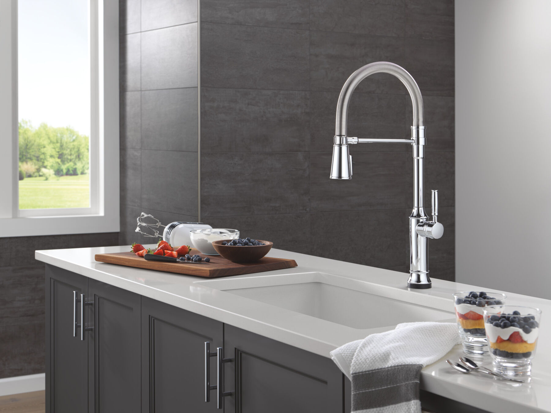 Touch2O&reg; Technology Kitchen Faucet with Touchless Technology