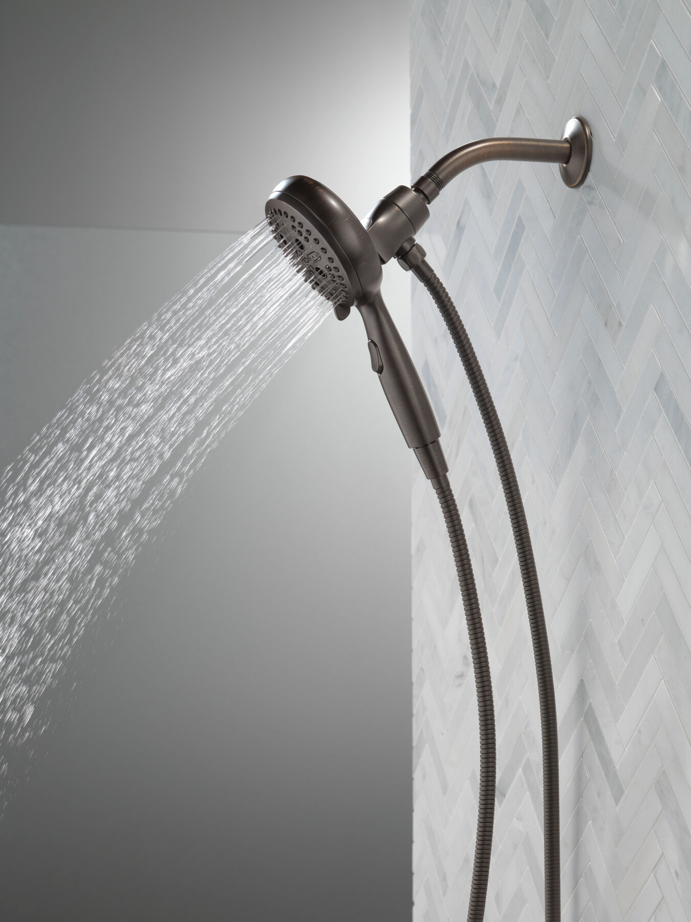 7-Setting SureDock&reg; Magnetic Hand Shower